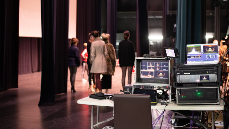 Backstage là gì