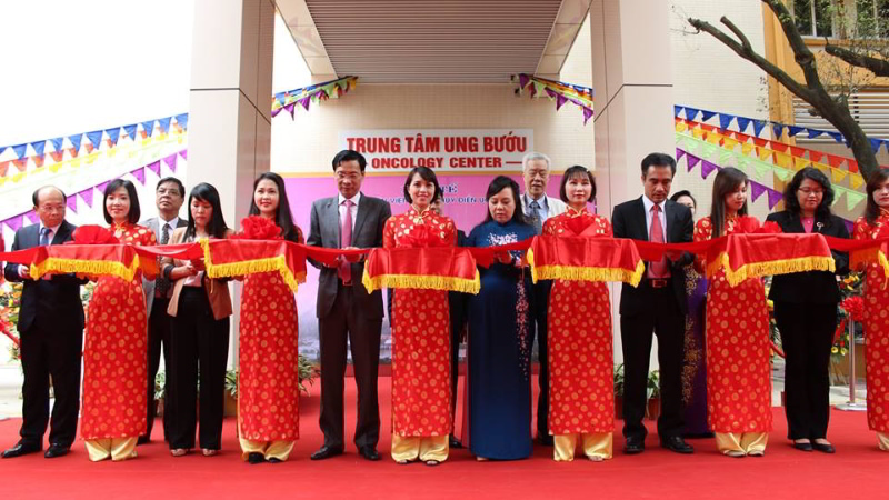Cắt băng khánh thành