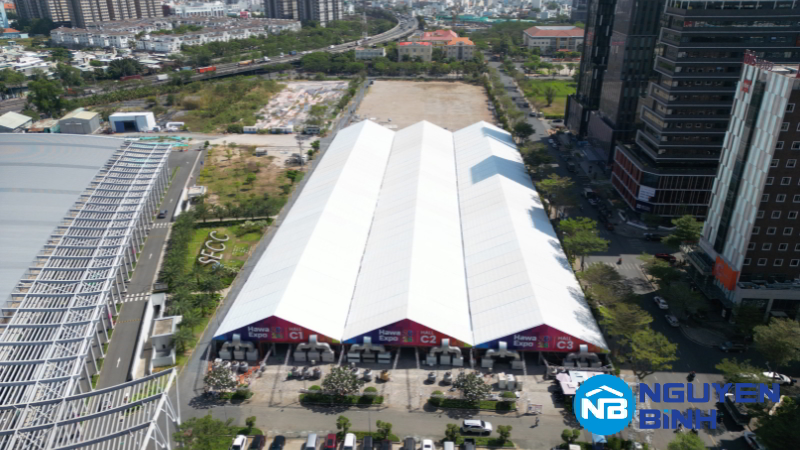 Nhà bạt không gian khung nhôm vs khung thép Nên chọn loại nào